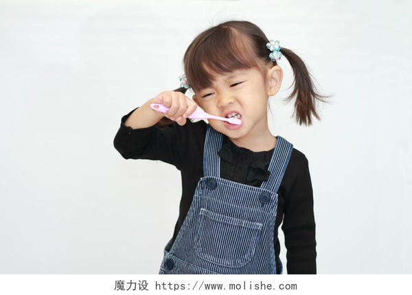 日本女孩刷牙口腔牙齿口腔牙齿